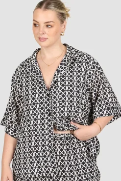 Fayt Tops | INDA SHIRT GEO