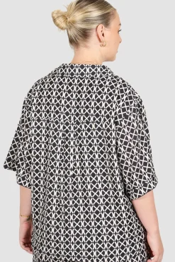 Fayt Tops | INDA SHIRT GEO