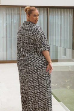 Fayt Tops | INDA SHIRT GEO